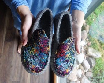 Felted slippers - Womens slippers - Women home shoes - Grey slippers - Woolen clogs - Felted clogs - Valenki - Christmas slippers