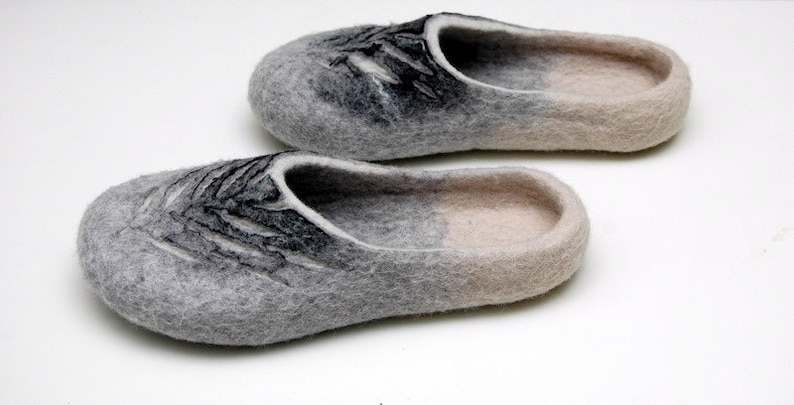 Felted slippers for women in natural grey and milk white zdjęcie 2