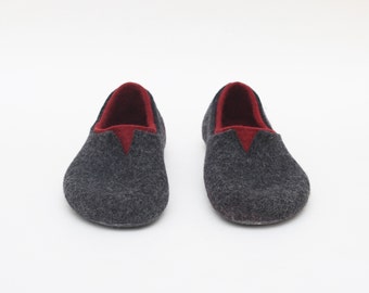 Felted slippers men in charcoal grey and burgundy