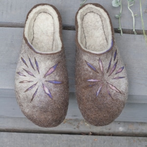 Felted slippers for Women in shades of beige and brown, lilac, purple, rose, and pink image 6