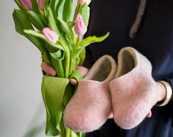 Felted slippers for women - Pink slippers - Wool slippers - Organic woolen clogs - Smoke pink slippers - Valenki - Bride slippers
