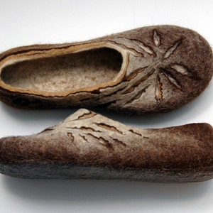 Felted slippers for Women in shades of beige and brown image 3
