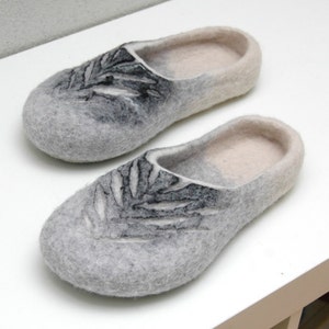 Felted slippers for women in natural grey and milk white zdjęcie 3