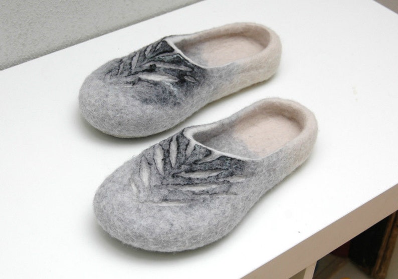 Felted slippers for women in natural grey and milk white image 3