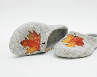 Felted slippers for women - Slippers with maple leaves
