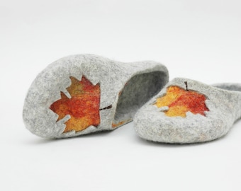 Felted slippers for men - Grey slippers with maple leaves