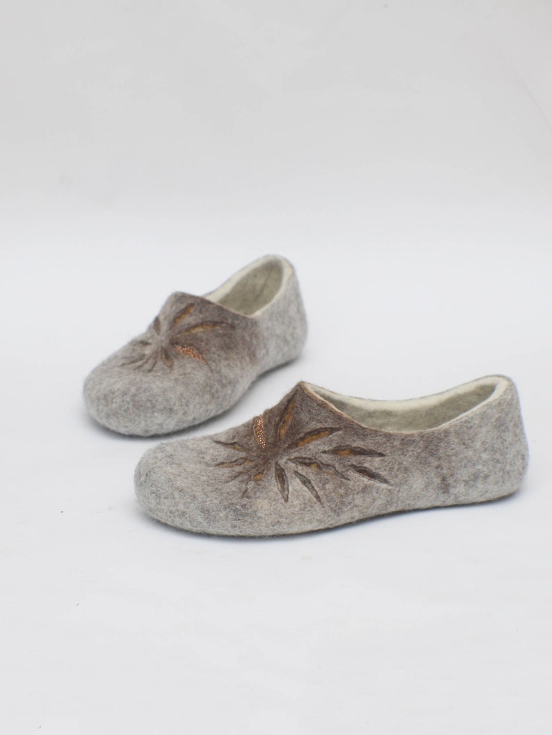 Felted slippers for women in milk white, grey and little bit of tan image 3