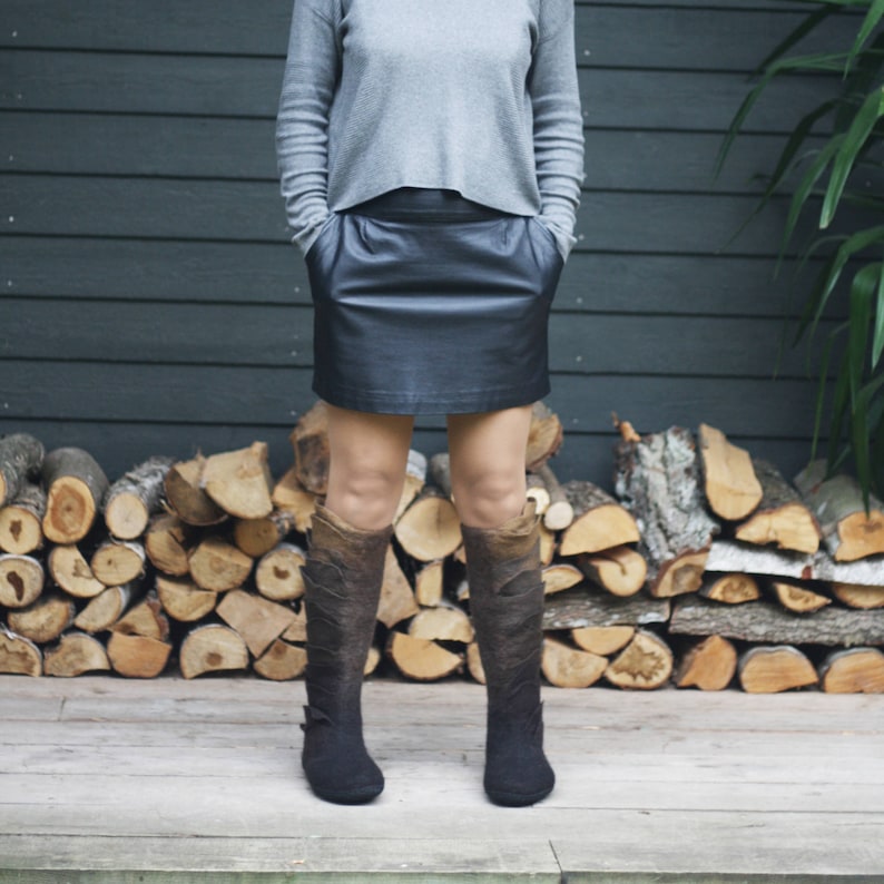 Gefilzte Stiefel Valenki für Frauen aus Biowolle in schwarz und brauntönen Bild 3