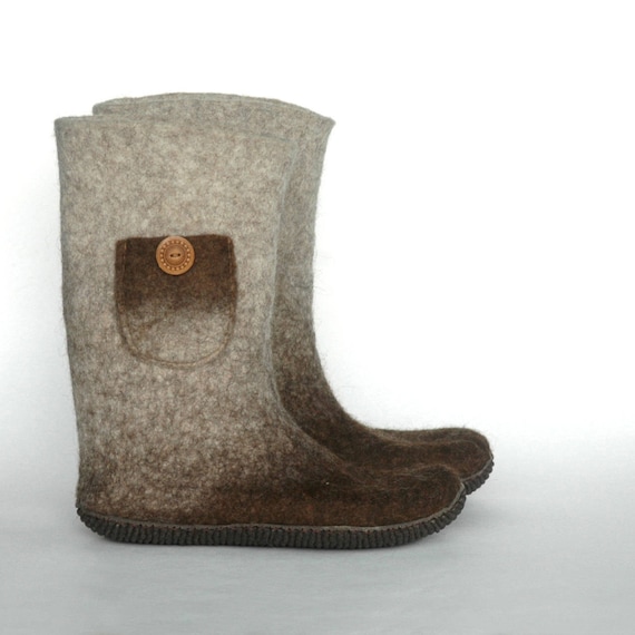 Handgefertigte gefilzte Stiefel für Frauen braun Beige Farben Gefilzte Stiefel Ombre Stiefel Rentier Fell Frauen Stiefel freien Geschenk Filzstiefel Winterstiefel Schneestiefel grau braune Stiefel