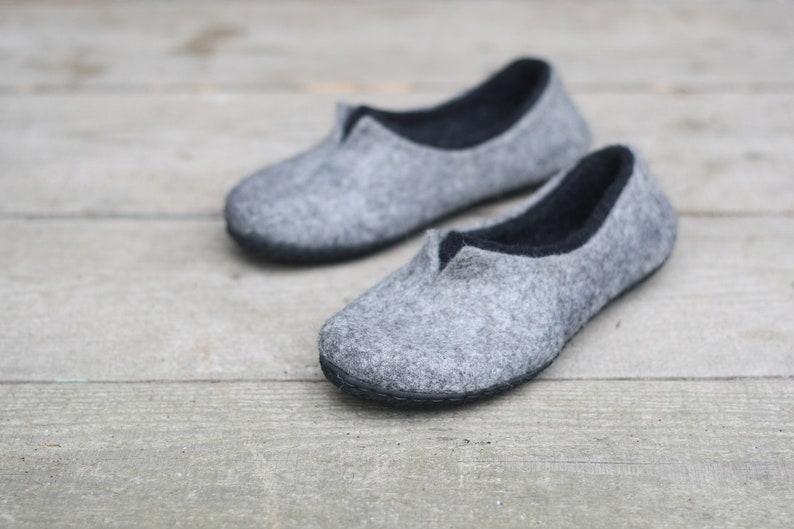 Felted slippers for women made of grey and black natural wool image 4