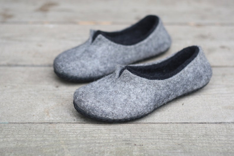 Felted slippers for women made of grey and black natural wool image 3