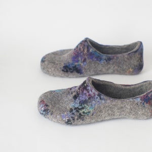 Felt women slippers made from 100% natural sheep wool, the unique felting technique used in their decoration, custom sizes, Christmas gift