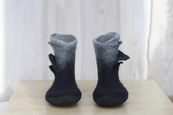 Gefilzte Babyschuhe schwarz grau Ombré Stiefel Stiefeletten Damenstiefel kurze Stiefel Wolle Schuhe Filzstiefel Winterstiefel Gefilzte Stiefel Ombre Stiefel Rentier Fell Frauen Stiefel freien Geschenk Filzstiefel Winterstiefel Schneestiefel grau braune Stiefel