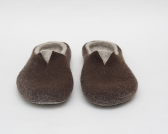 Felted slippers for men made of beige and dark brown wool, more colors to choose