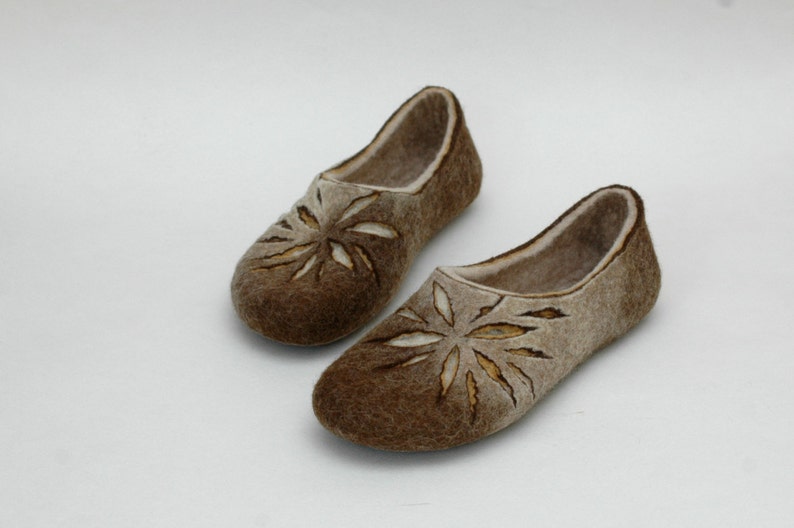 Felted slippers for Women in shades of beige and brown image 4