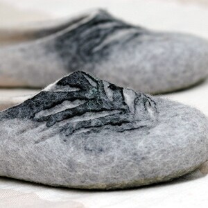 Felted slippers for women in natural grey and milk white zdjęcie 4