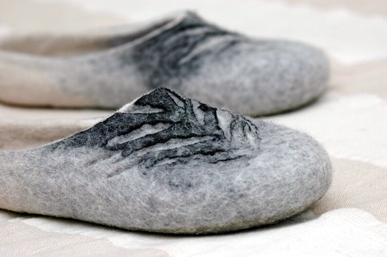 Felted slippers for women in natural grey and milk white zdjęcie 4