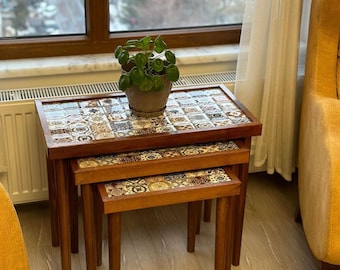 Juego de 3 mesas nido de madera de haya con tablero de cerámica