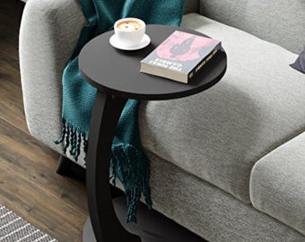 Mesa auxiliar negra con ruedas en forma de C