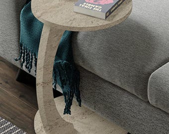 Mesa auxiliar con ruedas en forma de C de travertino