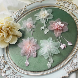 Aplique floral en tonos pastel - Bordado floral con cuentas en 3D - Aplique floral de tul suave - Aplique romántico para vestido de novia