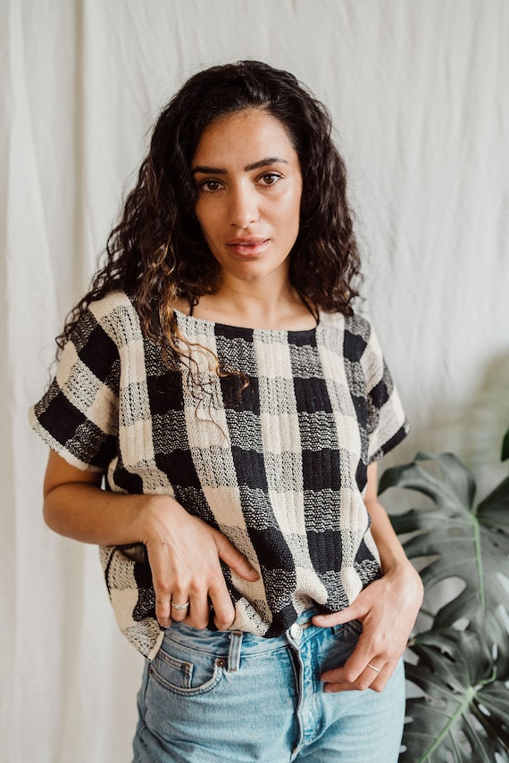 Everyday top in black and white check, relaxed woven top.