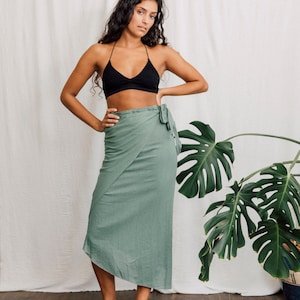 Raw Cotton Green Wrap Skirt: Women&#39;s Loose Linen Skirt