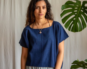 Everyday top in navy Blue, relaxed woven top.