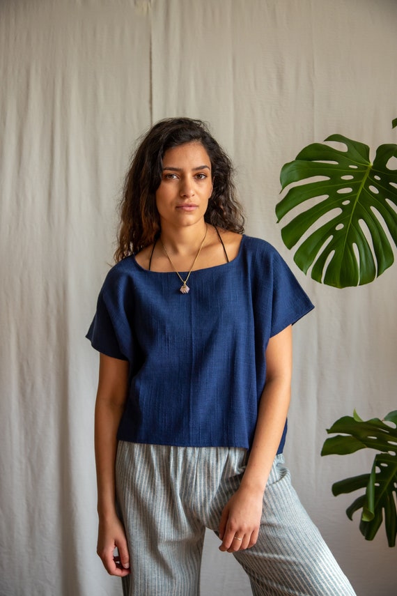 Everyday top in navy Blue, relaxed woven top.