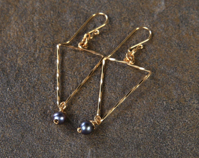 Black Pearl Geometric Earrings, Pyramid, Triangle earrings, Geometric Earrings, Peacock Pearl Jewelry