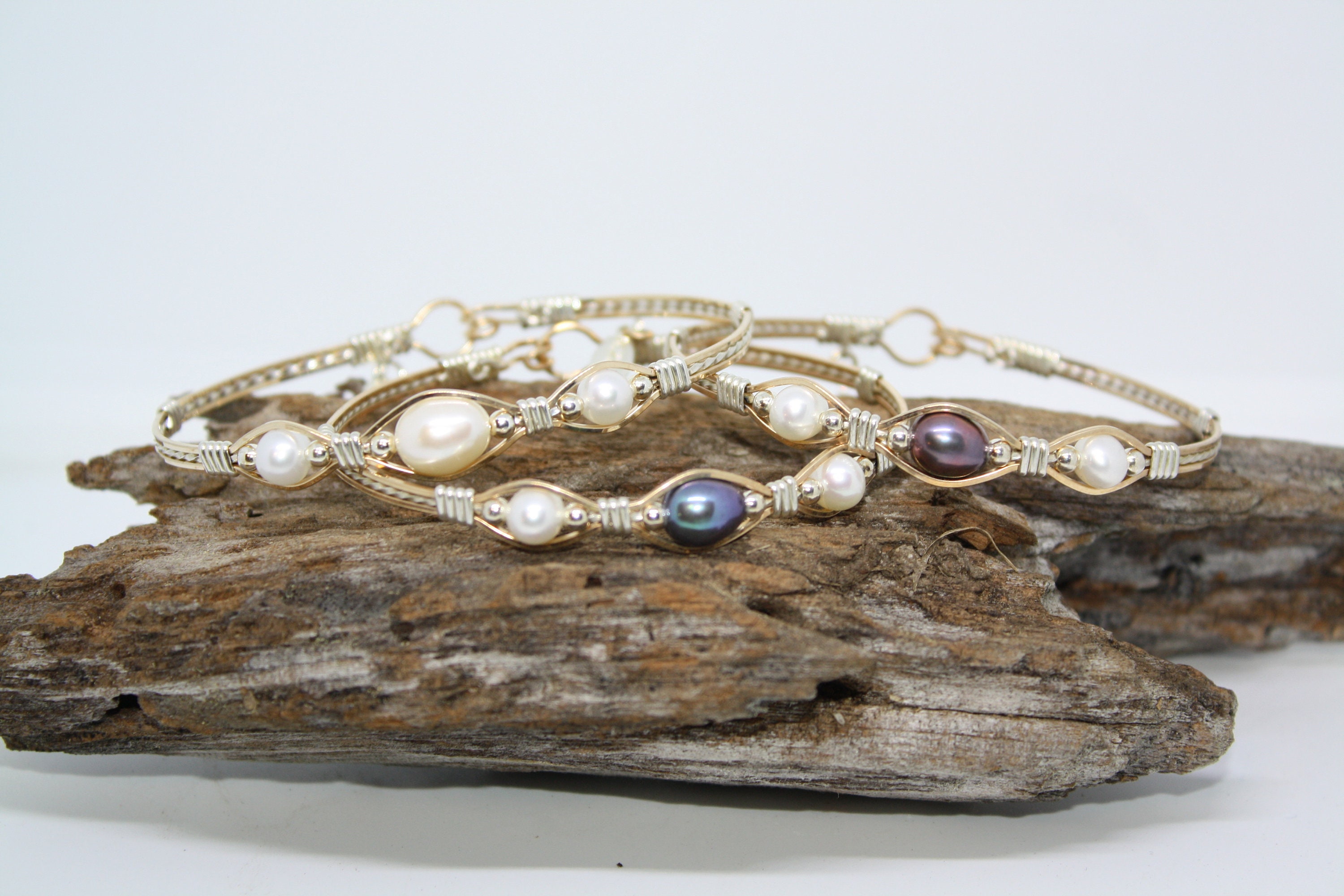 Delta Sigma Theta White Pearl Bracelet with Violet Charm – Rosa's Greek  Boutique, Inc.