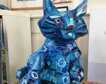 Sculptuur, Mooie Blauwe Kat in kubistische stijl mixed media en paverpol handlayed, geschilderd en gesigneerd