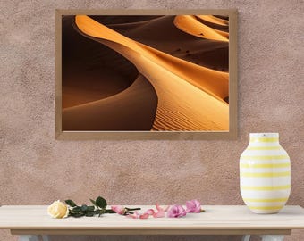Impresión fotográfica de dunas dramáticas, arte desértico con luz dorada, paisaje de curvas fluidas, decoración de pared, regalo artístico