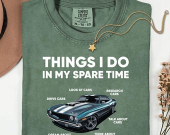 私の余暇の過ごし方Tシャツ、コンフォートカラーズ® おもしろカーガイTシャツ、車好きTシャツ、車好きへのギフト、夫へのTシャツギフト