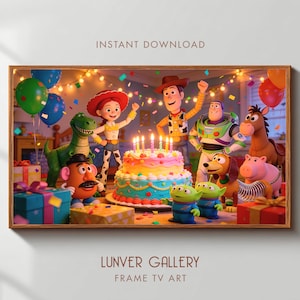 Puede incluir: Impresión enmarcada que presenta una escena de cumpleaños con personajes de la película Toy Story. La imagen incluye a Woody, Buzz Lightyear, Jessie y otros personajes reunidos alrededor de una tarta de cumpleaños con velas encendidas. También se ven globos y regalos.