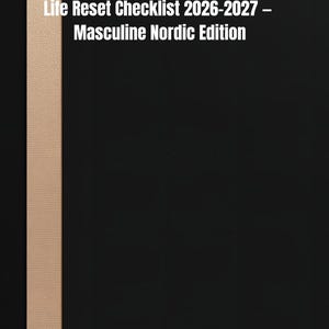 Op de afbeelding: Een zwart notitieboek met de tekst "Life Reset Checklist 2026-2027 - Masculine Nordic Edition" in het wit. Aan de linkerkant van het notitieboek zit een verticale bruine streep.