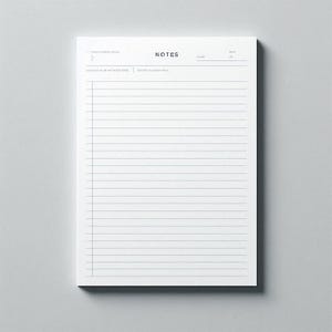 Op de afbeelding: Een witte notitieblok met het woord "NOTES" bovenaan. Het notitieblok heeft horizontale lijnen om op te schrijven en een klein gedeelte bovenaan voor de datum en andere details. Het notitieblok is schoon en minimalistisch.