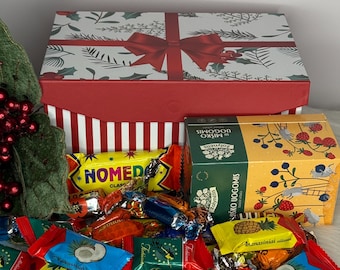 Lithuanian Candy Box Gift Set – Baltic Chocolate & Tea Mix (490g)