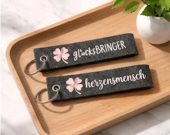 Personalized felt keychains with your desired text. Gift idea/gift for friends, family, employees, colleagues.