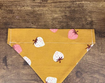 Bandana dla zwierząt w kształcie truskawki