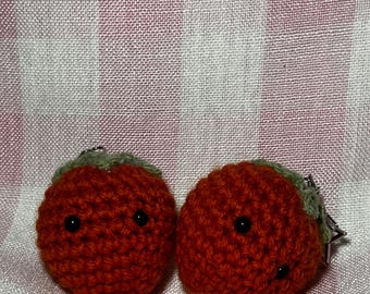 Ręcznie robiony na szydełku brelok z marchewką – Amigurumi, warzywny charms