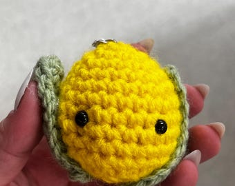 Ręcznie robiony na szydełku brelok z kukurydzą – zawieszka z motywem jedzenia Amigurumi