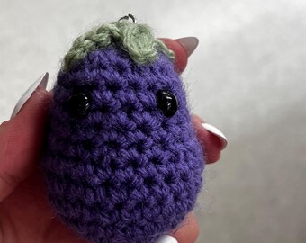 Ręcznie robiony na szydełku brelok z bakłażanem - Amigurumi, warzywny urok