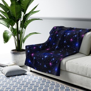 Manta de forro polar Sherpa, diseño de estrellas cósmicas, azul y rosa, suave y cálida, ideal como regalo de decoración para tu habitación, ideal para amantes de la astronomía. imagen 8