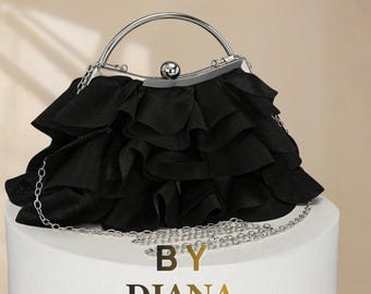 Czarna kopertówka z falbanką, elegancka wieczorowa torebka satynowa, efektowna torebka na imprezę