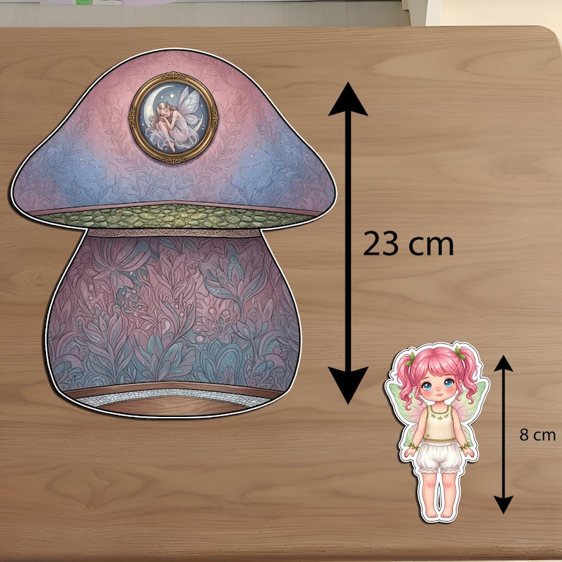 May include: A mushroom-shaped cutout with a pink and blue floral pattern and a circular fairy portrait, measuring 23 cm in height, alongside a separate cutout of a small fairy with pink hair and green wings, measuring 8 cm in height.