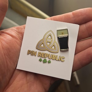 Split The G Stout Pin-märke - Irish Pub Challenge