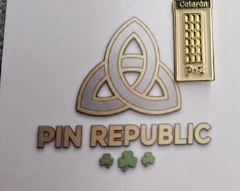Vintage Irlanda "Telefón" Phonebox Esmalte Pin / Crema Clásica & Oro