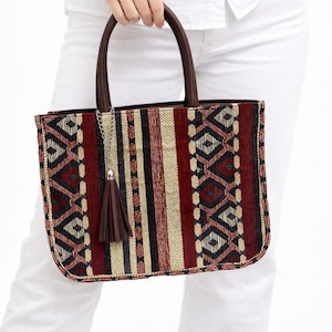 Bolso de mano marroquí hecho a mano, diseño bereber, estilo bohemio chic.
