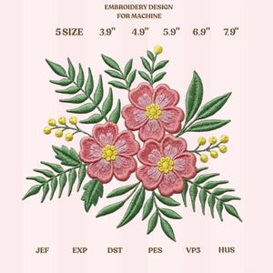 Puede incluir: Un diseño de bordado para máquina, con tres flores rosas con centros amarillos, rodeadas de hojas verdes y bayas amarillas. El diseño está disponible en 5 tamaños, que van desde 9.9 cm hasta 20.1 cm. El texto "EMBROIDERY DESIGN FOR MACHINE" está en la parte superior.